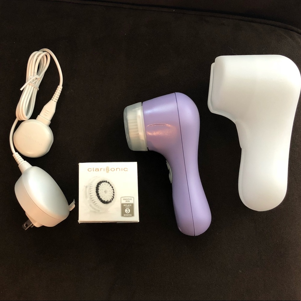 Brand new Clarisonic Mia 2 w 2 sensitive brushes
